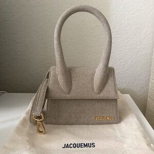 Jacquemus Le Chiquito Moyen Bag